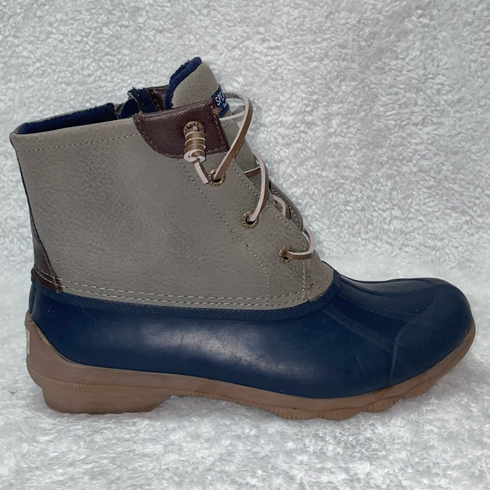 Womens size 7 Waterproof Rubber Boots